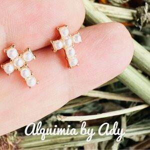 Alquimia Pearl and Gold Cross Earrings